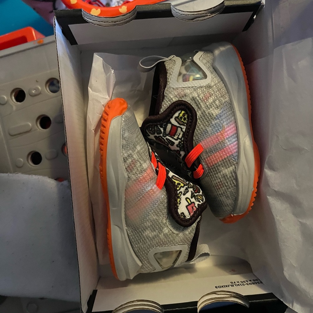 LeBron XIX (TD) Baby & Walker Shoes - Grey Fog and Roma Green